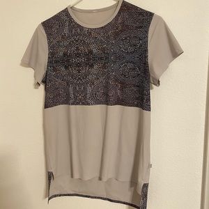 Lululemon sz 4 top